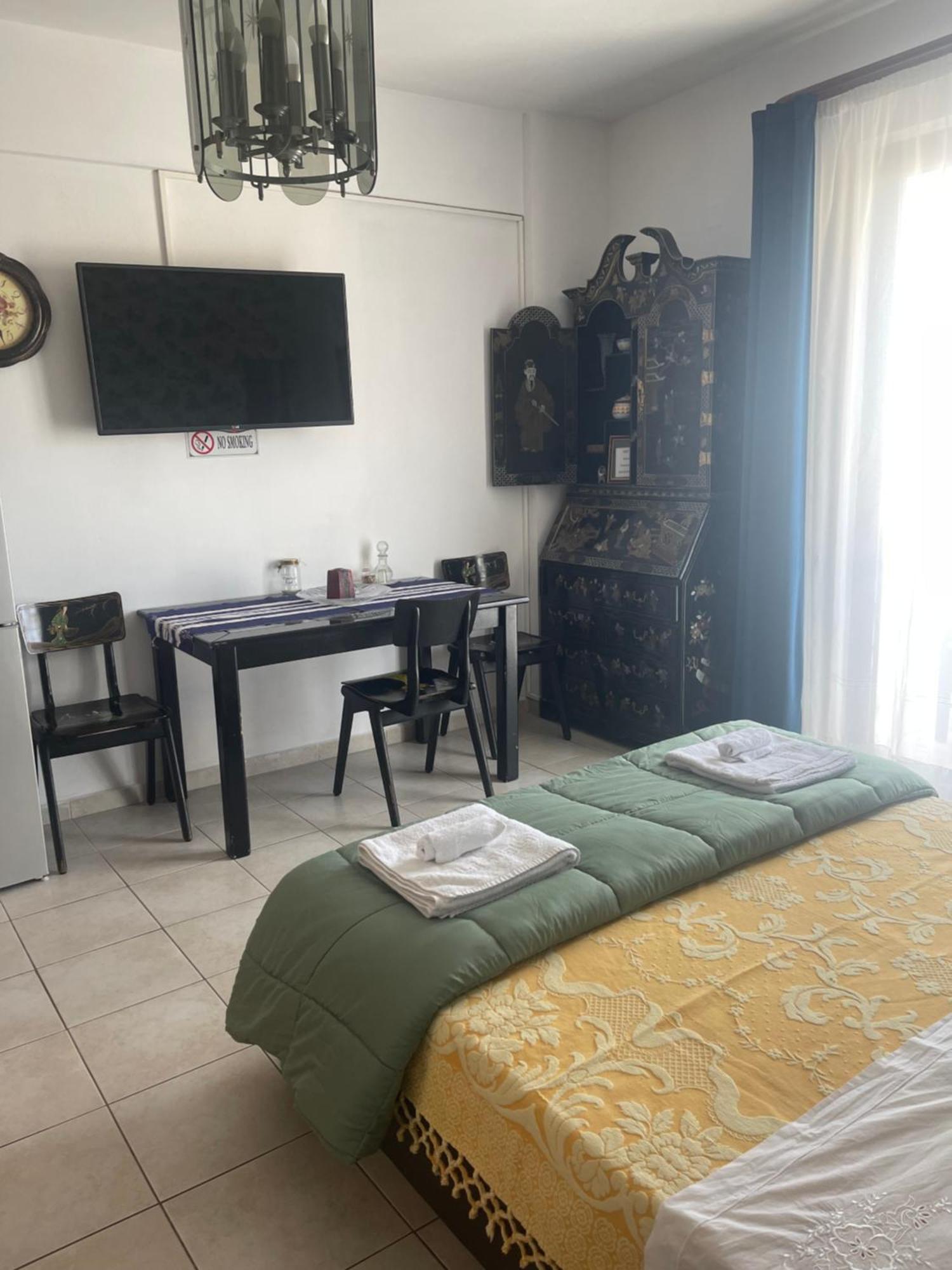 Retire Flat In The Heart Of City Iraklion Buitenkant foto