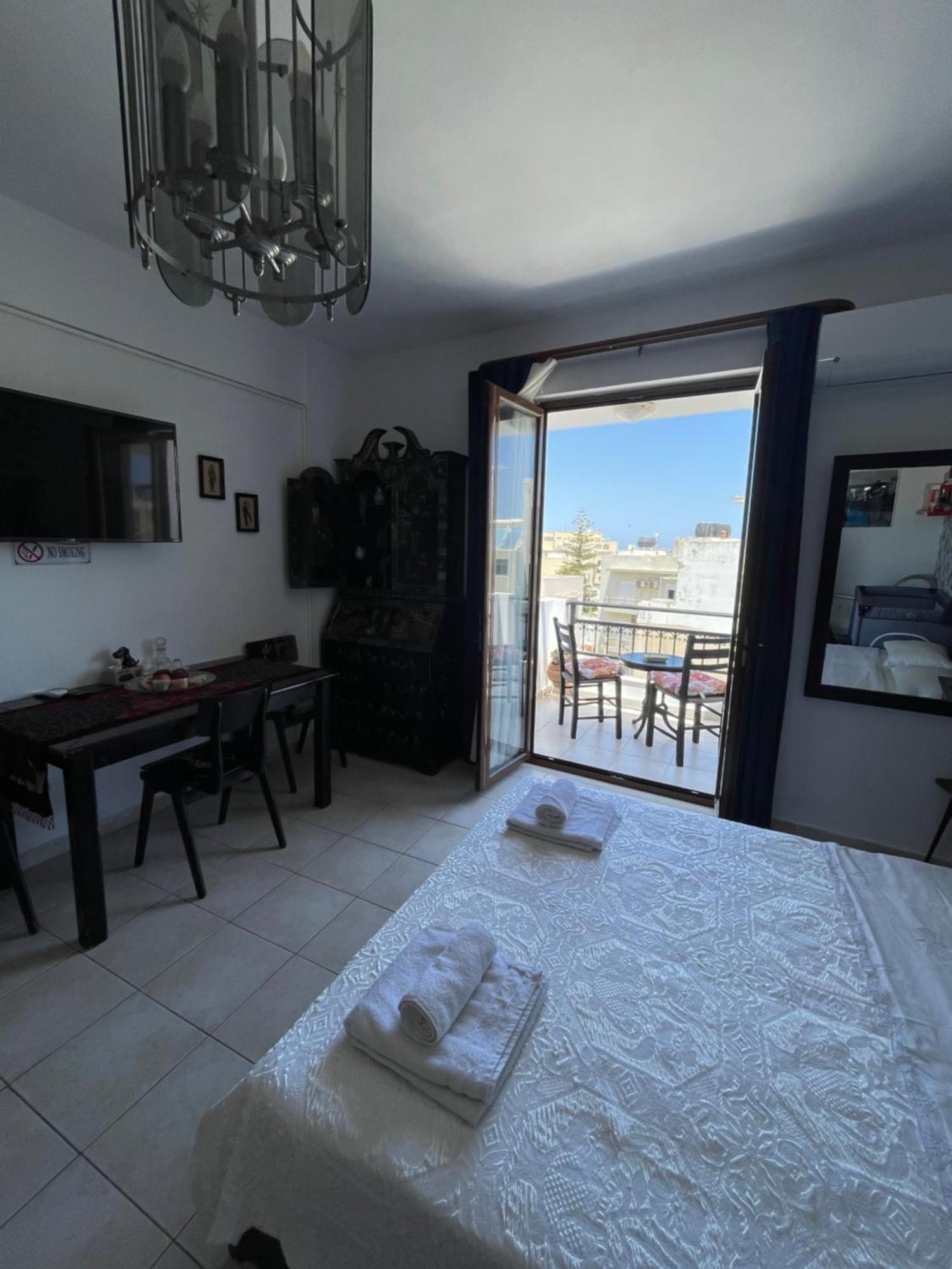 Retire Flat In The Heart Of City Iraklion Buitenkant foto