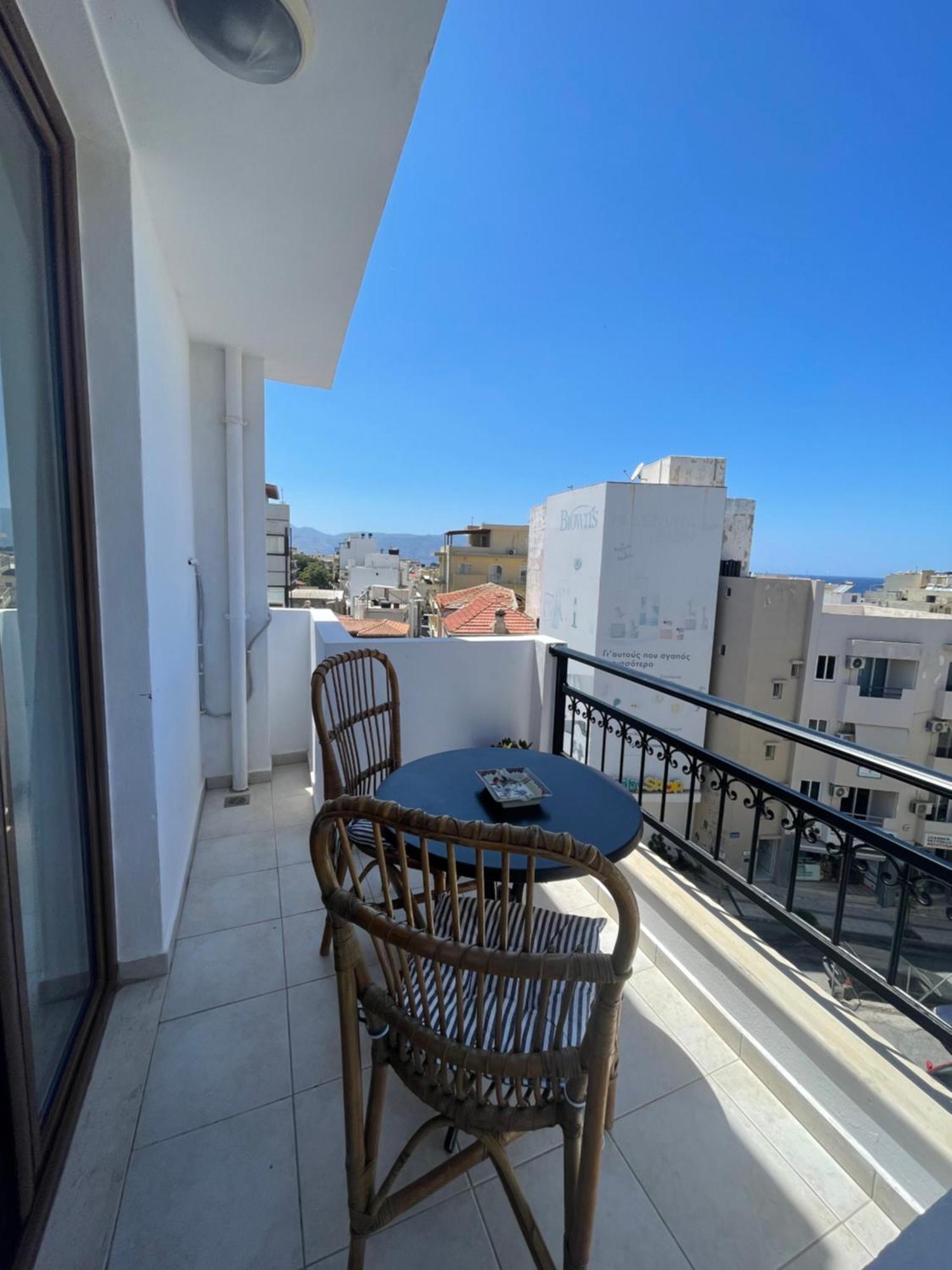 Retire Flat In The Heart Of City Iraklion Buitenkant foto