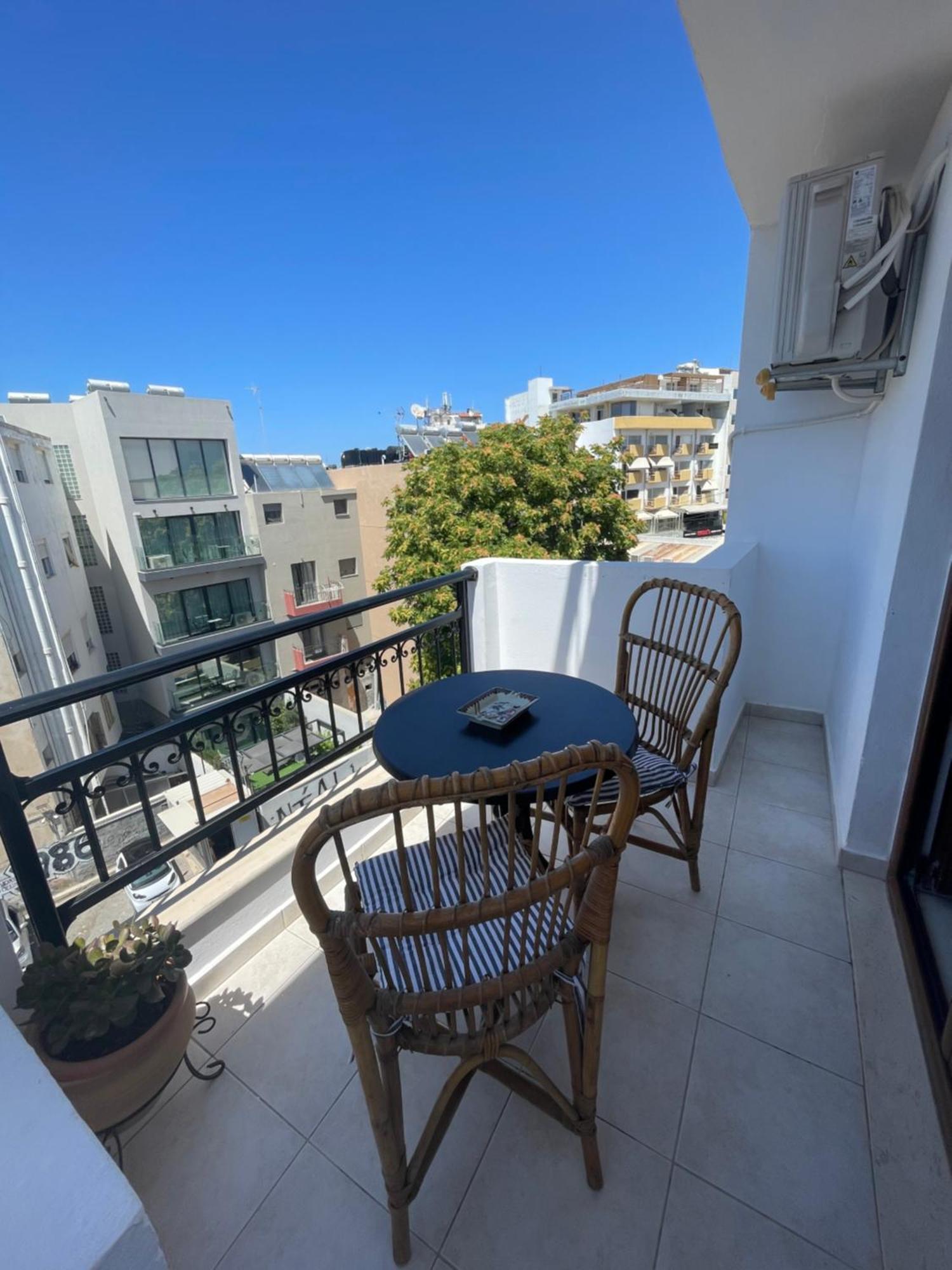 Retire Flat In The Heart Of City Iraklion Buitenkant foto